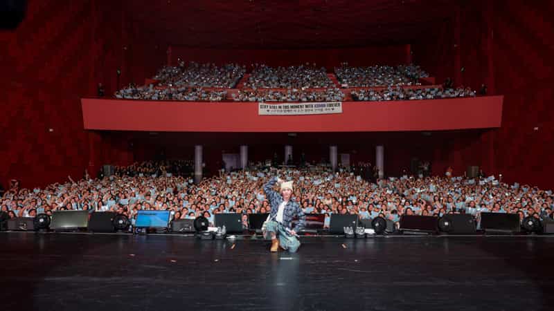 Xiumin brings playful side, energetic performances to PH ‘fan concert’